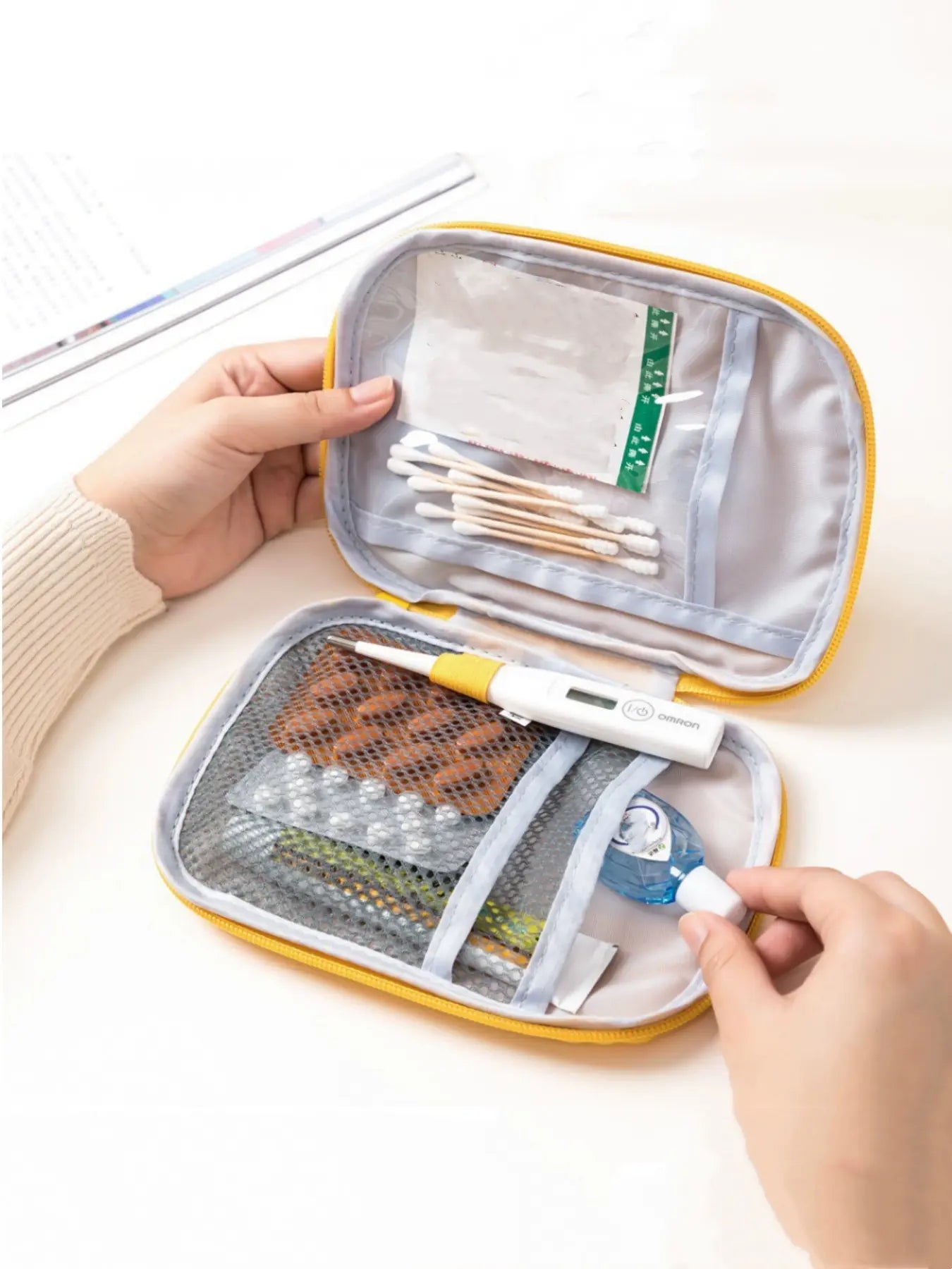 Multifunctional Travel First Aid Bag, Portable Medicine Bag for Storing Bandages & Cotton Swabs, Ideal for Outdoor Activities